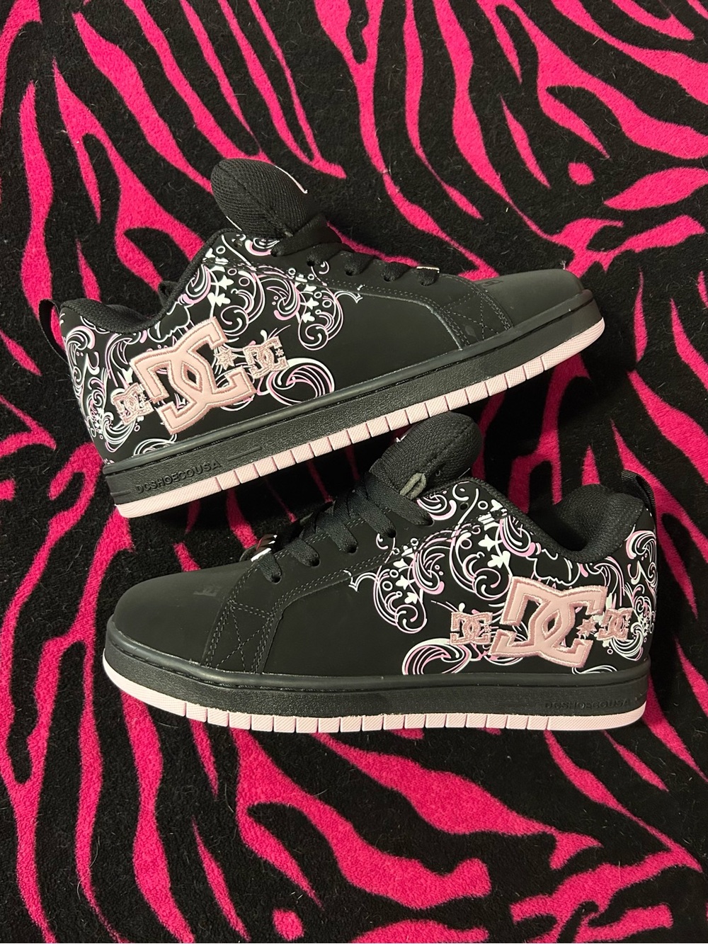 Rare y2k grunge DC Pixie Sneakers with Pink Graphic Logo